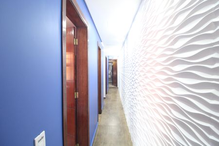 Casa de condomínio à venda com 130m², 4 quartos e 5 vagasCorredor