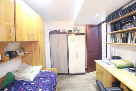 Casa de condomínio à venda com 130m², 4 quartos e 5 vagasSuíte