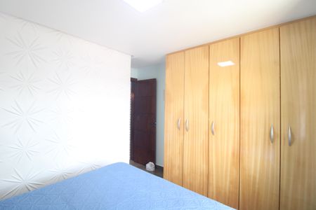 Casa de condomínio à venda com 130m², 4 quartos e 5 vagasQuarto 1