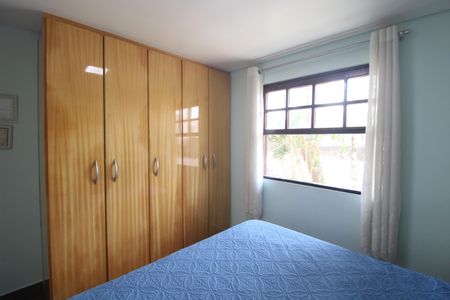 Casa de condomínio à venda com 130m², 4 quartos e 5 vagasQuarto 1