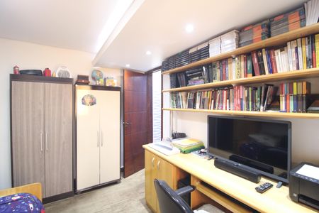 Casa de condomínio à venda com 130m², 4 quartos e 5 vagasSuíte