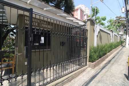 Casa de condomínio à venda com 130m², 4 quartos e 5 vagasFachada