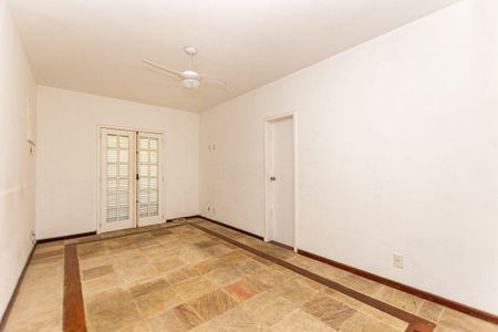 Casa à venda com 4 quartos, 270m² em Itaipu, Niterói