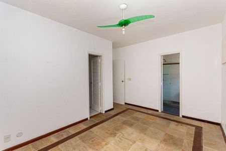 Casa à venda com 4 quartos, 270m² em Itaipu, Niterói