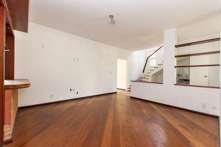 Casa à venda com 4 quartos, 270m² em Itaipu, Niterói