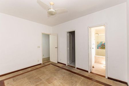 Casa à venda com 4 quartos, 270m² em Itaipu, Niterói