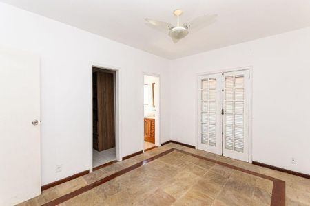 Casa à venda com 4 quartos, 270m² em Itaipu, Niterói