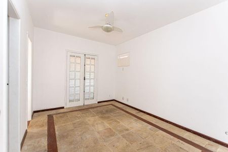 Casa à venda com 4 quartos, 270m² em Itaipu, Niterói