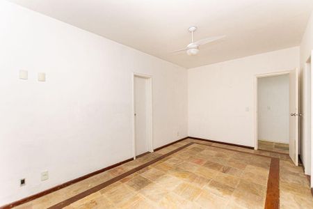 Casa à venda com 4 quartos, 270m² em Itaipu, Niterói