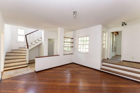 Casa à venda com 4 quartos, 270m² em Itaipu, Niterói