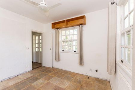 Casa à venda com 4 quartos, 270m² em Itaipu, Niterói