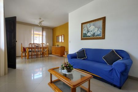 Casa de condomínio à venda com 183m², 3 quartos e 7 vagasSala