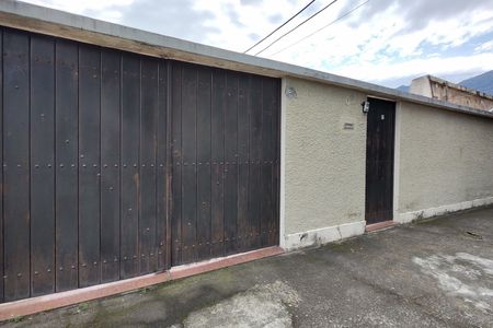 Casa de condomínio à venda com 183m², 3 quartos e 7 vagasFachada