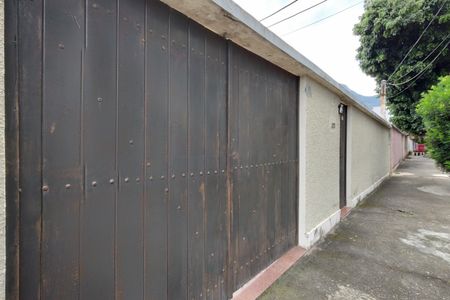 Casa de condomínio à venda com 183m², 3 quartos e 7 vagasFachada