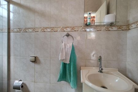 Casa de condomínio à venda com 183m², 3 quartos e 7 vagasBanheiro de Serviço