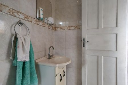 Casa de condomínio à venda com 183m², 3 quartos e 7 vagasBanheiro de Serviço