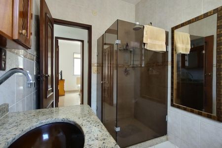 Casa de condomínio à venda com 183m², 3 quartos e 7 vagasBanheiro Social