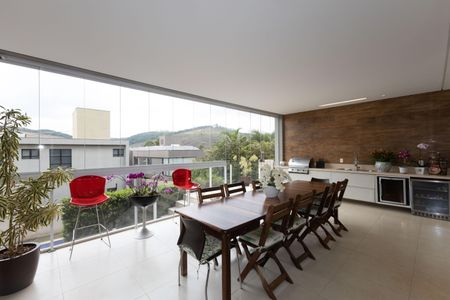 Casa de condomínio para alugar com 400m², 4 quartos e 4 vagasVaranda