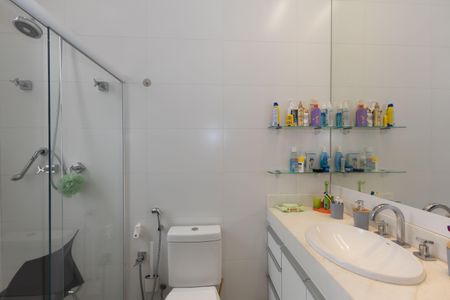 Casa de condomínio para alugar com 400m², 4 quartos e 4 vagasBanheiro da Suíte 2