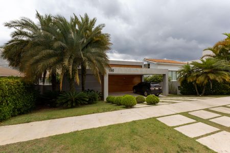 Casa de condomínio para alugar com 400m², 4 quartos e 4 vagasFachada