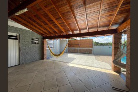 Casa à venda com 246m², 3 quartos e 3 vagas Casa à venda com 246m², 3 quartos e 3 vagasEspaço Gourmet