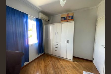 Casa à venda com 246m², 3 quartos e 3 vagas Casa à venda com 246m², 3 quartos e 3 vagasQuarto 2