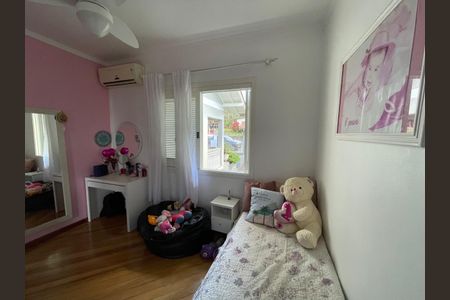 Casa à venda com 246m², 3 quartos e 3 vagas Casa à venda com 246m², 3 quartos e 3 vagasQuarto 1