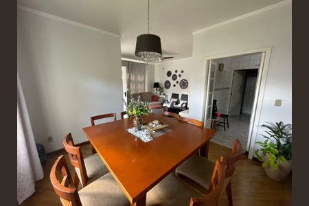 Casa à venda com 246m², 3 quartos e 3 vagas Casa à venda com 246m², 3 quartos e 3 vagasSala de Jantar