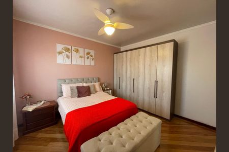 Casa à venda com 246m², 3 quartos e 3 vagas Casa à venda com 246m², 3 quartos e 3 vagasSuíte