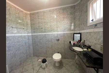 Casa à venda com 246m², 3 quartos e 3 vagas Casa à venda com 246m², 3 quartos e 3 vagasBanheiro 2