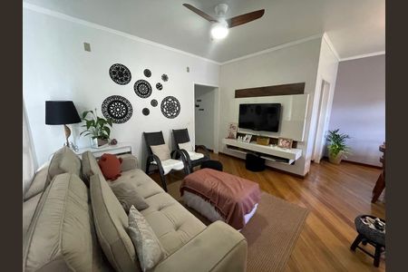 Casa à venda com 246m², 3 quartos e 3 vagas Casa à venda com 246m², 3 quartos e 3 vagasSala