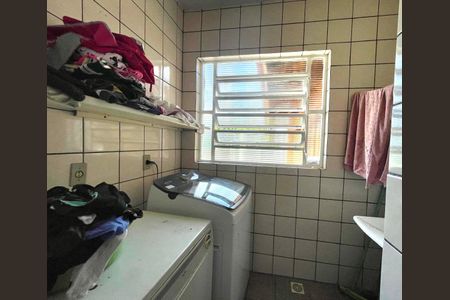 Casa à venda com 246m², 3 quartos e 3 vagas Casa à venda com 246m², 3 quartos e 3 vagasÁrea de Serviço 2