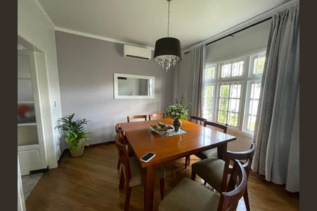 Casa à venda com 246m², 3 quartos e 3 vagas Casa à venda com 246m², 3 quartos e 3 vagasSala de Jantar