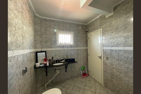 Casa à venda com 246m², 3 quartos e 3 vagas Casa à venda com 246m², 3 quartos e 3 vagasBanheiro 2