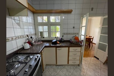 Casa à venda com 246m², 3 quartos e 3 vagas Casa à venda com 246m², 3 quartos e 3 vagasCozinha