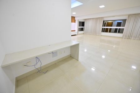 Apartamento para alugar com 215m², 4 quartos e 3 vagasSala