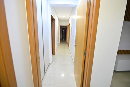 Apartamento para alugar com 215m², 4 quartos e 3 vagasCorredor