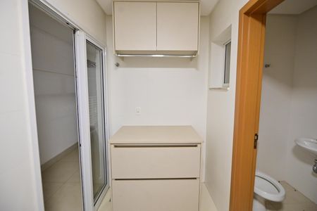 Apartamento para alugar com 215m², 4 quartos e 3 vagasÁrea de Serviço