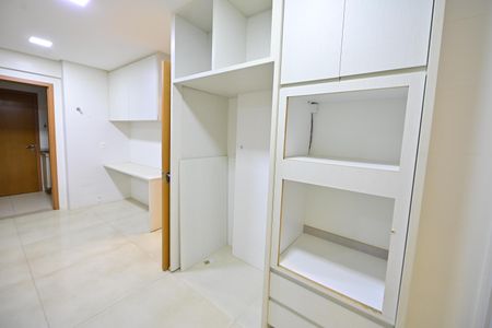 Apartamento para alugar com 215m², 4 quartos e 3 vagasDespensa