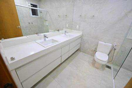 Apartamento para alugar com 215m², 4 quartos e 3 vagasBanheiro da Suíte 4