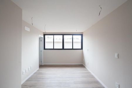 Casa à venda com 345m², 4 quartos e 6 vagas Casa à venda com 345m², 4 quartos e 6 vagasSuíte