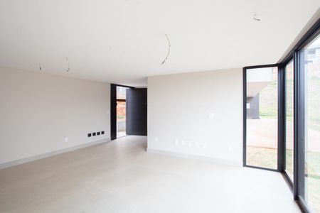 Casa à venda com 345m², 4 quartos e 6 vagas Casa à venda com 345m², 4 quartos e 6 vagasSala