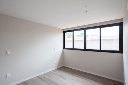 Casa à venda com 345m², 4 quartos e 6 vagas Casa à venda com 345m², 4 quartos e 6 vagasQuarto 1