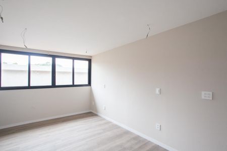 Casa à venda com 345m², 4 quartos e 6 vagas Casa à venda com 345m², 4 quartos e 6 vagasSuíte