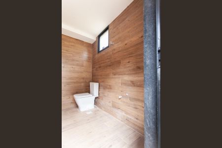 Casa à venda com 345m², 4 quartos e 6 vagas Casa à venda com 345m², 4 quartos e 6 vagasBanheiro de Serviço 2