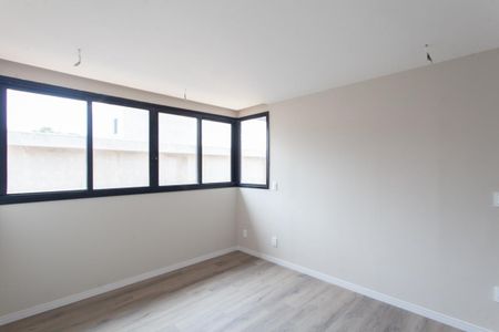 Casa à venda com 345m², 4 quartos e 6 vagas Casa à venda com 345m², 4 quartos e 6 vagasQuarto 2