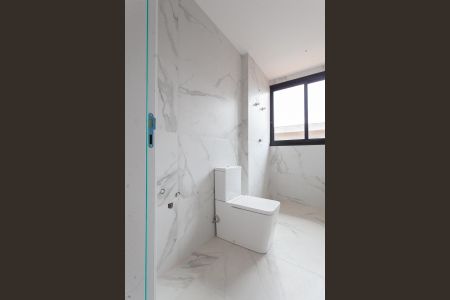 Casa à venda com 345m², 4 quartos e 6 vagas Casa à venda com 345m², 4 quartos e 6 vagasBanheiro Social 2