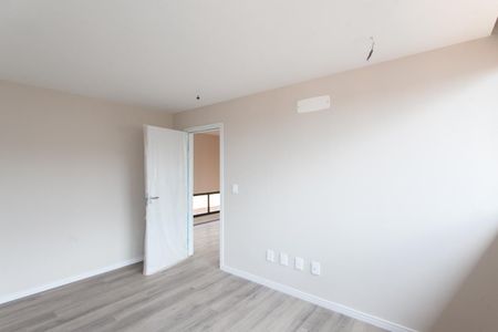 Casa à venda com 345m², 4 quartos e 6 vagas Casa à venda com 345m², 4 quartos e 6 vagasQuarto 2