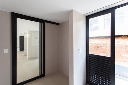 Casa à venda com 345m², 4 quartos e 6 vagas Casa à venda com 345m², 4 quartos e 6 vagasÁrea de Serviço