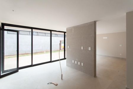 Casa à venda com 345m², 4 quartos e 6 vagas Casa à venda com 345m², 4 quartos e 6 vagasCozinha